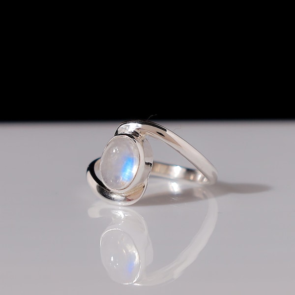 AA Quality Natural Rainbow Moon Stone Ring - 925 Sterling Silver Ring Size (5-12)