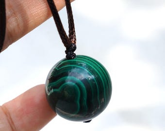 Collar de malaquita hecho a mano: cuerda de algodón ajustable, joyería de cristal unisex.