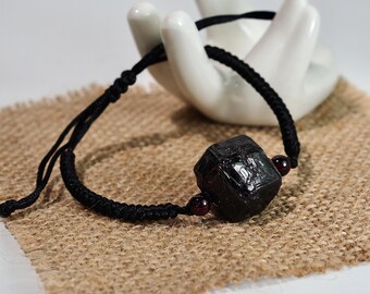 Pulsera de cristal de granate crudo / Cordón de macramé tejido a mano, regalo vital