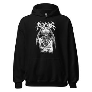 Könnte beinhalten: Schwarzer Kapuzenpullover mit weißer Grafik. Die Grafik zeigt eine skelettartige Figur mit Krone und verzierten Roben, darüber der Bandname "Felltorch". Das Design ist im Gothic- und Heavy-Metal-Stil gehalten.