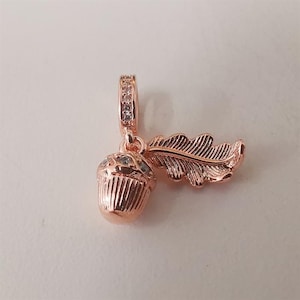 Charm colgante Pandora Rose con bellota y hoja, plata de ley 925.
