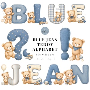 Op de afbeelding: Een digitale alfabetset met lichtbruine teddyberen en letters met blauwe denim, gestreepte en geruite patronen. De tekst luidt BLUE JEAN TEDDY ALPHABET, 39 FILES, PNG, 300 DPI. Bevat illustraties van ballonnen, treinen en sterren.