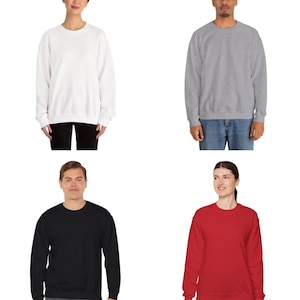 Peut inclure: Quatre sweat-shirts &agrave; col rond, blancs, gris, noirs et rouges. Chaque sweat-shirt est &agrave; manches longues et port&eacute; par une personne. Les sweat-shirts sont en mati&egrave;re douce et conviennent &agrave; un usage d&eacute;contract&eacute;.
