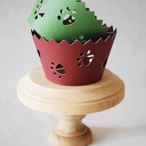 Envoltorios para cupcakes con estampado de patas en el color que elijas, cantidad 12 de Your Little Cupcake
