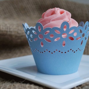 Daisy Cupcake Wrappers In your choice of color Qty 12