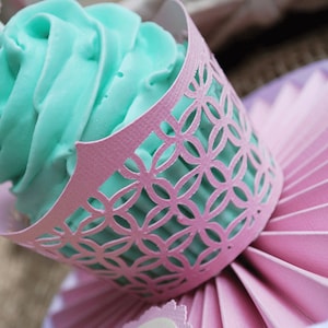 Envoltorios de cupcakes de celosía En su elección de color Cantidad 12