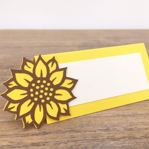 Girasole mezzo piegare segnaposto o etichette alimentari Set di 12 dal tuo piccolo cupcake