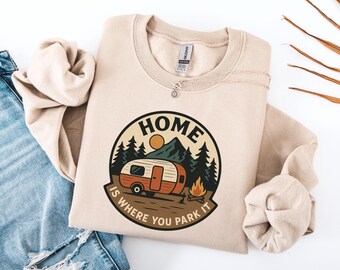 Home Is Where You Park It kampeertrui, retro camper ronde hals, outdoor wandeltrui, avontuurlijk natuurcadeau voor kampeerders