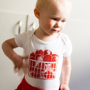 Aardbeienmand 100% katoenen babypakje