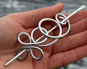Sjalnål i silverfärgad aluminium, hamrad halsduksspänne, stickad tröjgaffel