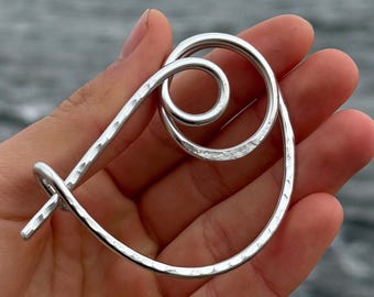 Handgemaakte messing aluminium sjaalspeld, sjaalbroche