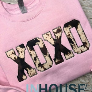 Pink Cow Pattern Print Women Crewneck Sweatshirt