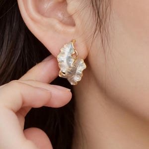 Bicolor Blätter Ohrringe, Organische Statement Ohrstecker, Gold Silber Ohrringe, 925 Silberstift, Geschenk für Sie