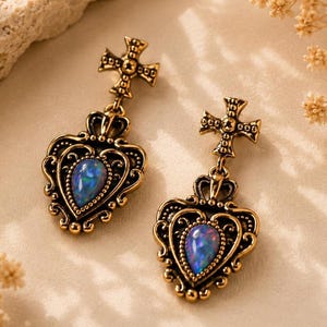 Kreuz Ohrringe im Vintage-Stil · Barock-inspiriertes Herz · Gothic-inspiriertes Design · Lab Opal Ohrringe · Geschenk für sie
