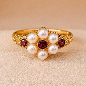 Bague en perle · Bague en rubis · Bague style antique · Bague fleur dorée · Bague victorienne · Bague imposante · Cadeau · Bijou romantique