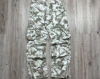 Vintage 90s QUICKSILVER Baggy Cargo Pants Camo Y2K White Mens Size 34