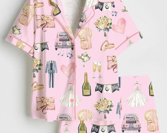 Conjunto de pijama de satén de manga corta para mujer, ideal para el día de la boda o el aniversario, con dibujos a mano, ideal como regalo para una pareja o para una fiesta de bodas.