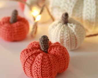 Crochet pattern 3 pumpkins Halloween crocheted DIY autumn beginners learn to crochet PDF Pattern German 3 pattern variations The Cozy Hook Patterns