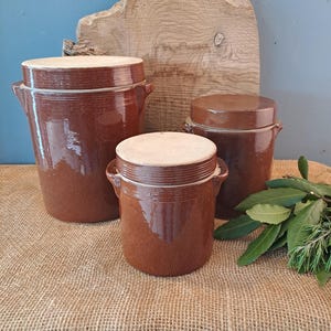 Tarros de conserva franceses antiguos, tarros de conserva vintage, ollas de gres con tapa.
