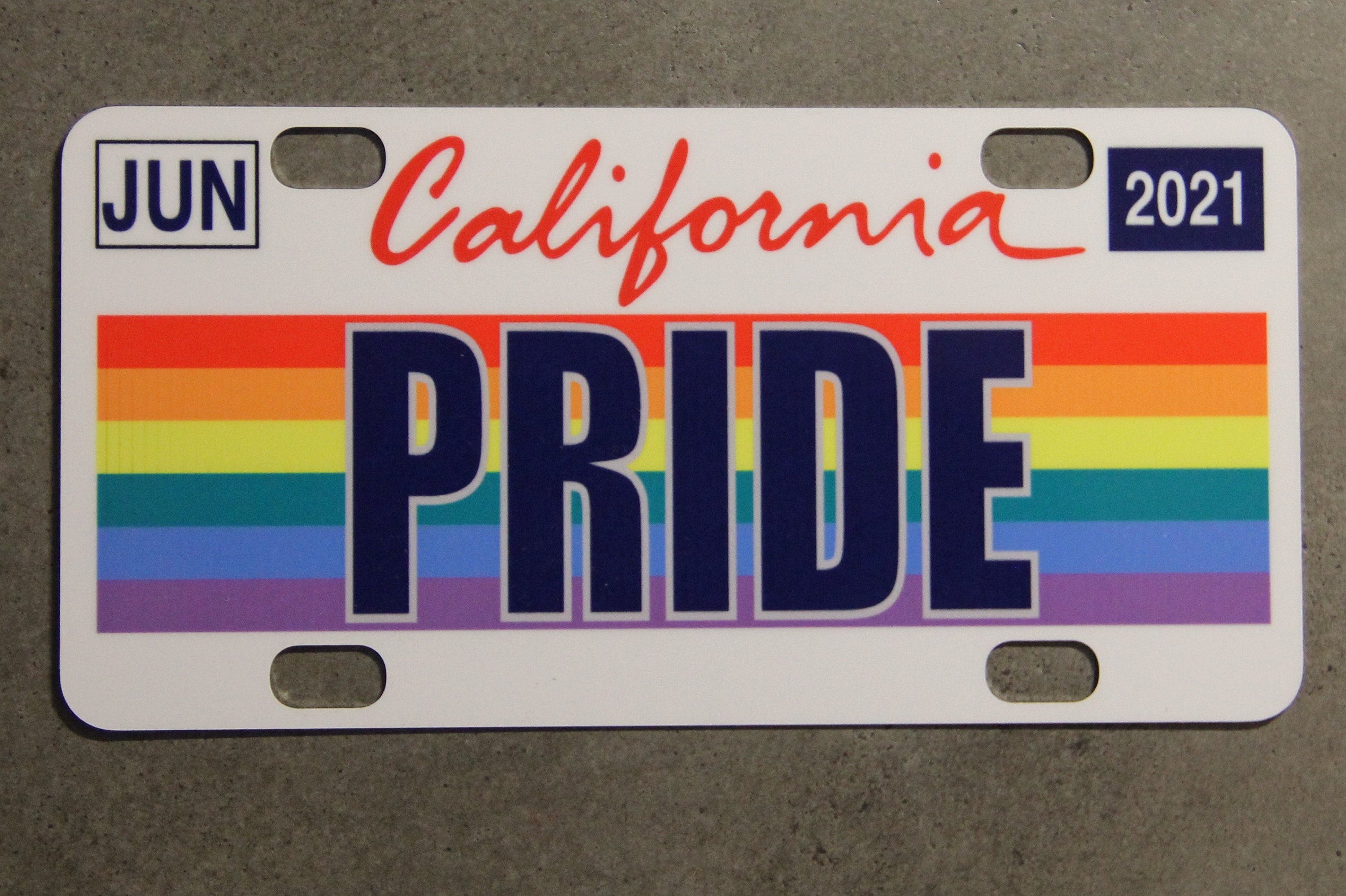 pride in tobacco license plate RC COOP GOLD Leaf  Robertson Cheatham Co-op Frames smooth rounded edges adds a sleek look Clear view of license plate information Polycarbonate strip cover easily snaps on and off Frame is made of durable glossy black ABS plastic This frame is made of chrome plated ABS plastic and features smooth RJ REYNOLDS THIS FARM HAS