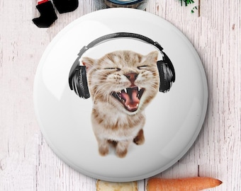 ヘッドフォンをつけた子猫のプリントボタンピンズ ピンバック