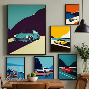 Puede incluir: Una colección de láminas artísticas enmarcadas con ilustraciones estilizadas de coches en varios entornos. Las láminas muestran coches en tonos azules, amarillos, blancos y rojos sobre paisajes con montañas y mares. El arte tiene una estética retro.