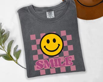 Smiley Shirt, Emoji Smile Tee, Happy Face Shirt,  Retro Happy T-Shirt,  Vintage Smiley Face Tee, Boho Retro Graphic T-Shirt Gift for Women