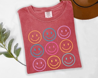 Smiley Shirt, Emoji Smile Tee, Inspirational Gift for Her, Summer Vibe Gifts, Happy Face Shirt,  Retro Happy T-Shirt