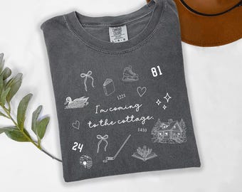 Im Coming To The Cottage T Shirt, Hockey Romance LGBT Crewneck, Cozy Fan Gift for Book Lovers, Heated Rivalry Shirt