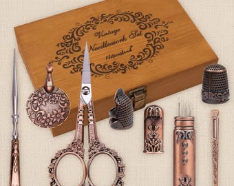 Scatola da cucito retrò: set completo di strumenti in stile antico, accessori vintage per ricamo.