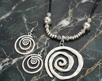 Silver Spiral Jewelry Set – Geometric Necklace and Earrings