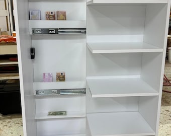 Schiebebücherregal mit verstecktem Geheimfach