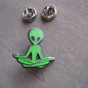 Alien Pin, Alien Hat Pin, Meditating Alien, Alien Enamel Pin, Glitter Pin, Alien, Soft Enamel Pin, 1 Inch Pin