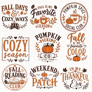Peut inclure: Un ensemble de neuf designs graphiques num&eacute;riques pr&eacute;sentant une typographie et des illustrations sur le th&egrave;me de l'automne. Les motifs incluent des phrases comme Fall Days & Cozy Ways, Pumpkin Spice Social Club et In My Thankful Era, orn&eacute;s de citrouilles, de feuilles et de tasses.