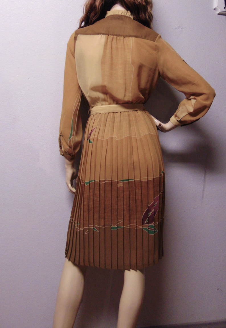 Vintage 70/'s Semi Sheer accordion pleated dress with ruffle collar Sz Small
