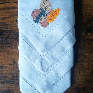 Embroidered Fall Cotton Napkin: Autumn Acorn & Leaf Decor