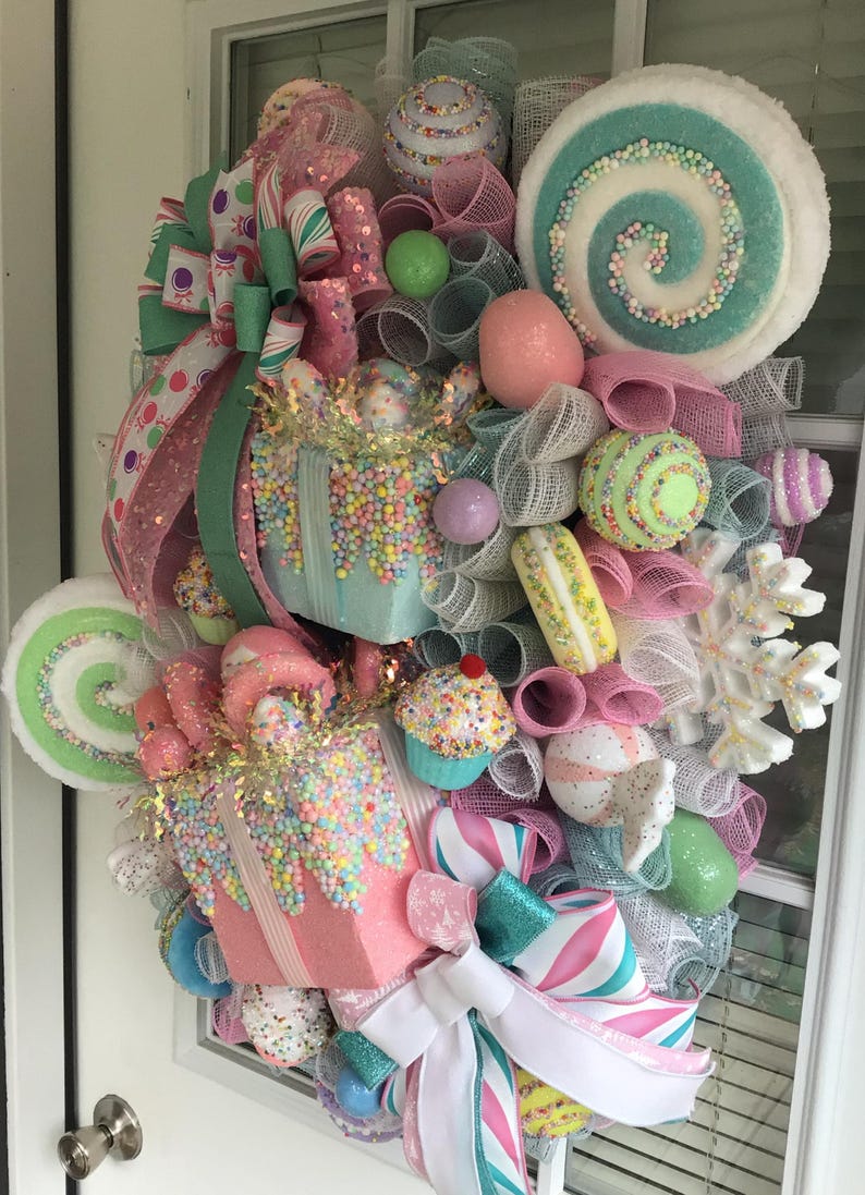 Candyland Christmas, Sweet Shop Holiday Décor, Presents, Lollipops ...