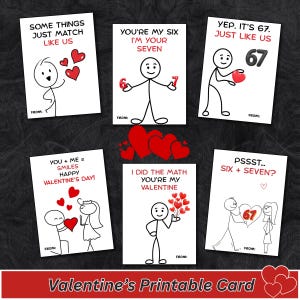 以下が含まれることがあります： バレンタインデーの印刷可能なカードのコレクション。棒人間イラストとハートのグラフィックが特徴です。「あなたは私の6、私はあなたの7」や「はい、67です、私たちのように」などのフレーズがカードに表示されています。カードは暗い背景にあります。