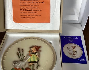 1974 MJ Hummel Goose Girl Annual Collector Plate (HUM267) by Goebel Porcelain – Original Box