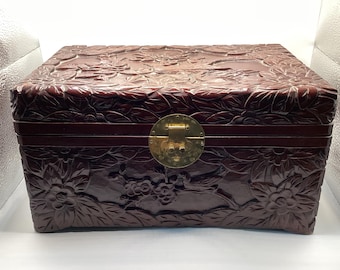 Vintage Hand Carved Wooden Jewelry Box: Floral Bird Design, Brass Closure, Red Felt Lining