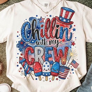 Chillin with My Crew PNG, 4 juillet png, chemise mignonne patriotique de faux paillettes PNG, jour de l'indépendance, drapeau américain Png, sublimation de popsicle