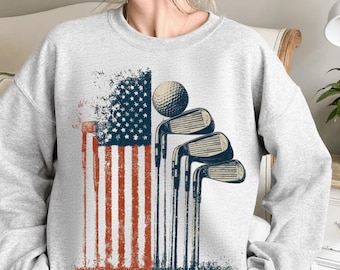 Bandiera americana da golf PNG, maglietta da golf del 4 luglio PNG, design patriottico da golf, regalo per papà golfista PNG, giorno dell'indipendenza, bandiera USA, sublimazione