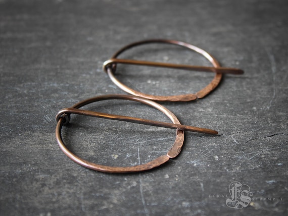 Silvery 2-1//4/" Smooth LEAF ENDS Celtic PENANNULAR Cloak Brooch with 2-3//4/" pin