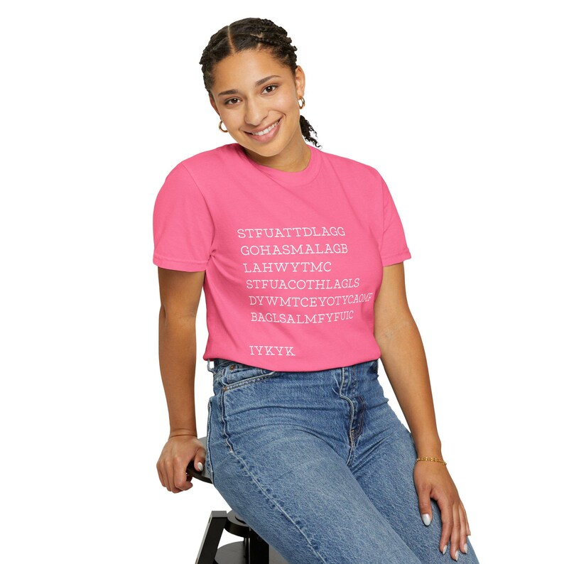 Camiseta con acrónimo de libro, camiseta STFUATTDLAGG, camiseta para lectores de romance oscuro, camiseta divertida y picante de Booktok, humor literario LAHWYTMC imagen 2