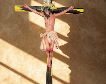Handgemaltes INRI Kruzifix, katholisches Wandkreuz mit Jesus, Hausaltar Geschenk