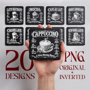 Könnte beinhalten: Ein Set quadratischer Untersetzer aus schwarzem Schiefer mit weiß aufgedruckten Kaffeerezepten und Illustrationen. Jeder Untersetzer zeigt einen Getränkenamen, Mengenangaben für die Zutaten und die jeweiligen Zubereitungsschritte.