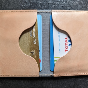 Porta carte di credito personalizzato in pelle - leggero e pratico - 100% fatto a mano in Francia