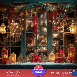 Puede incluir: Una escena navideña con un niño mirando una bola de cristal. La ventana está decorada con guirnaldas, lazos rojos y faroles iluminados. Regalos y pequeños árboles de Navidad están en el alféizar. Incluye el texto "Christmas Window Overlay".