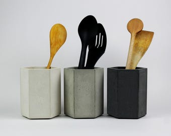 Portautensili esagonale moderno in cemento / Contenitore minimalista per la cucina