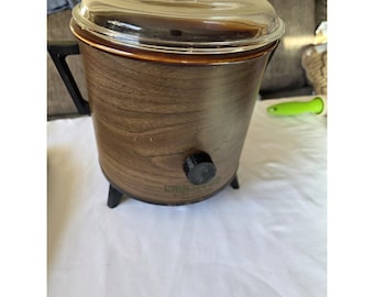 Rival Crock Pot Slow Cooker Vintage With Glass Lid. Size H 9inches ,W 9 Inches.
